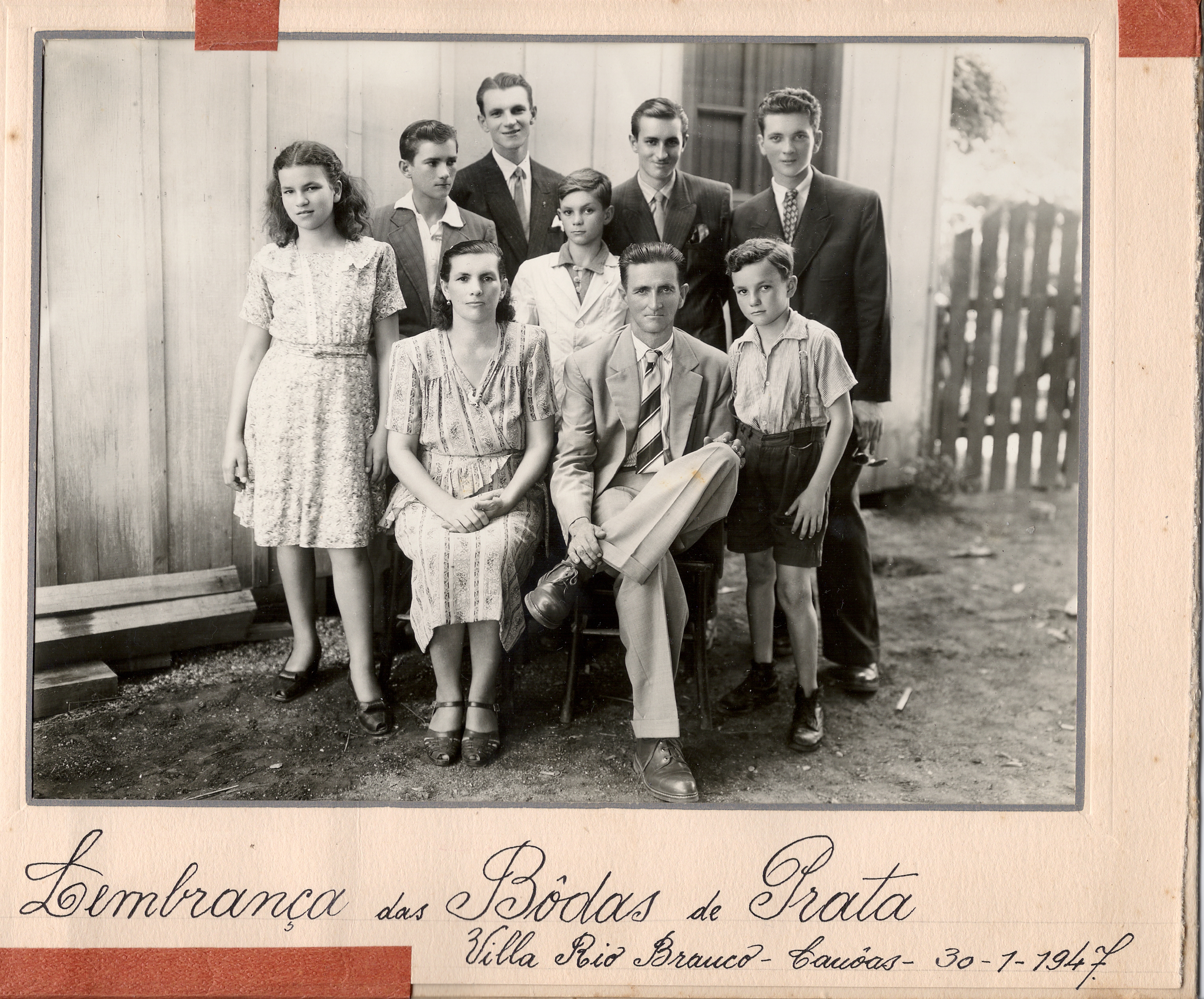 Possivelmente, José Carlos, o tio "Joca" e família, em 1947, Viamão. Acervo de família.