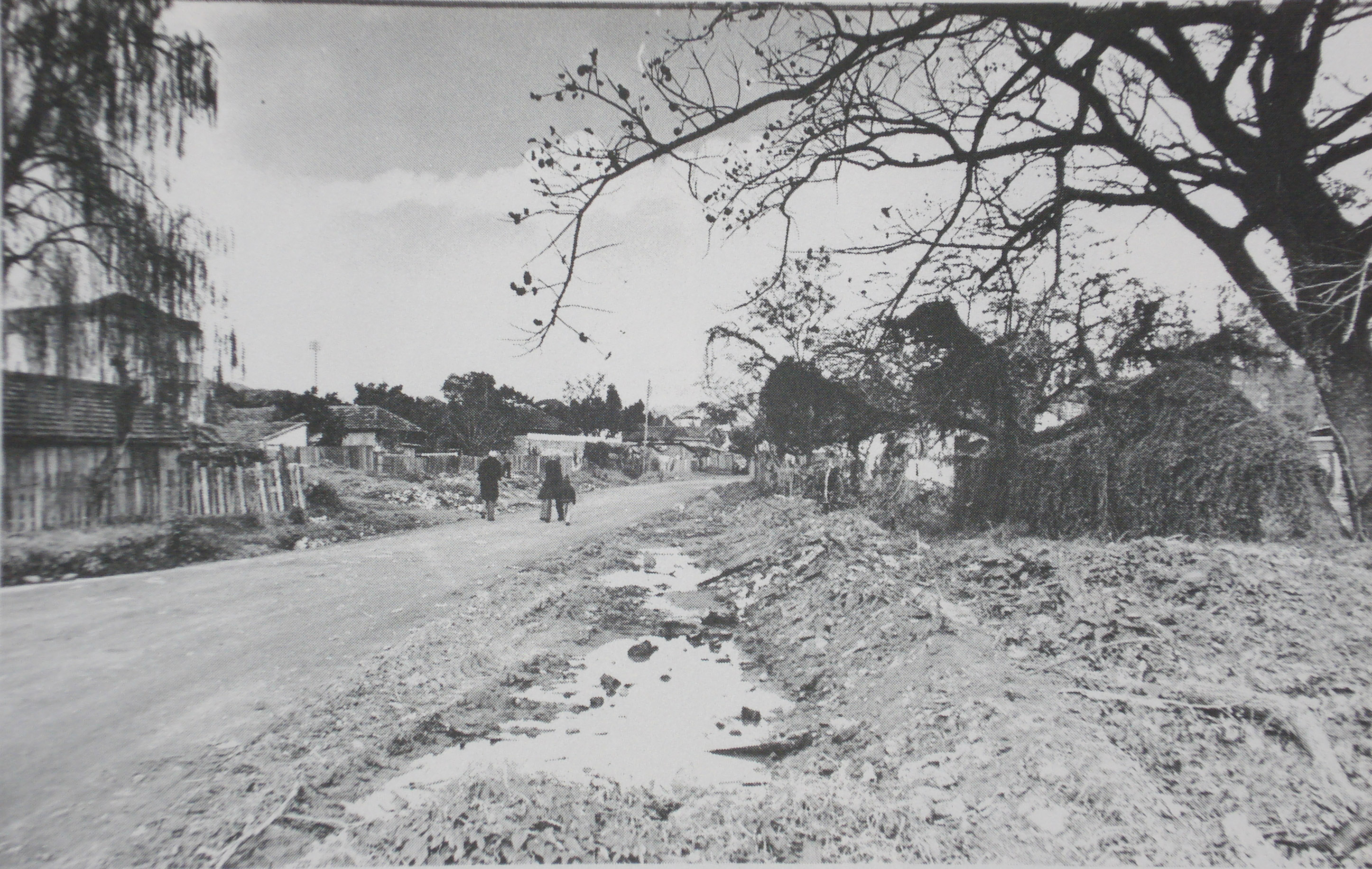 A antiga Rua Arlindo. Foto sem data, autor desconhecido. Acervo do Arquivo Histórico de Porto Alegre Moysés Vellinho, disponibilizada por Jornal Tabaré (vide fontes).