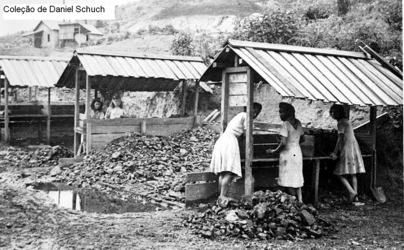 Escolhedeiras nas minas de carvão de Lauro Muller, Santa Catarina. Coleção de Daniel Schuch, disponibilizado em SantaNaMineracao.